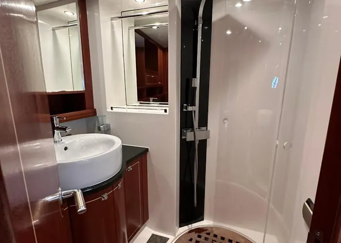Ботель Yacht Pegasus Ii *