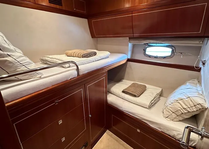 Ботель Yacht Pegasus Ii